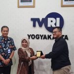 Kunjungan Tim Jurnalis FT UGM ke TVRI Yogyakarta: Belajar Langsung Dunia Jurnalistik dan Penyiaran